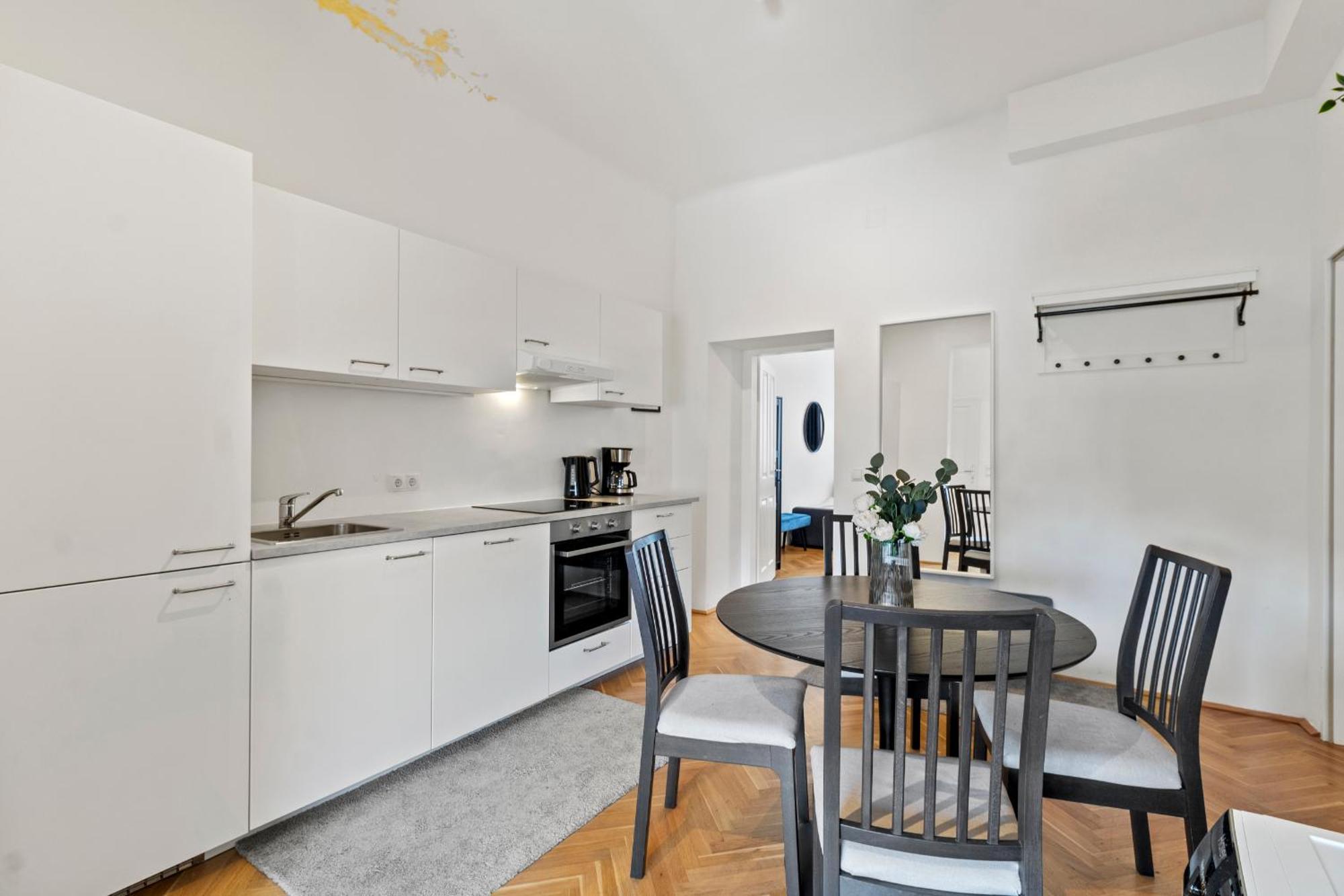 Balcony Apartment, 4 Min To U3 Zipperer Strasse Bécs Kültér fotó